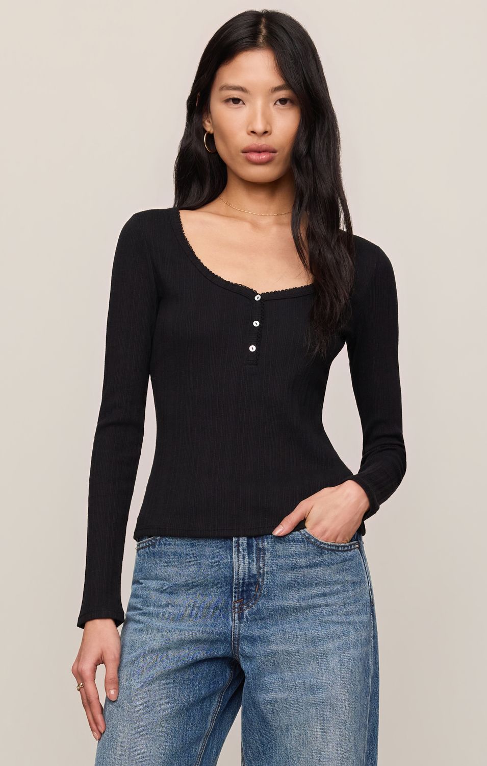 AUDRI SCALLOPED TOP ZT263278, Color: BLK, Size: XS