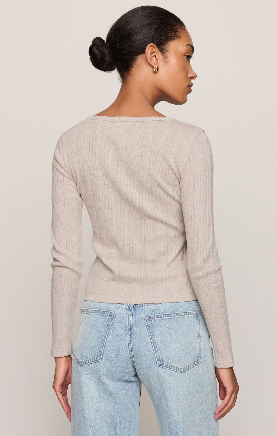 AUDRI SCALLOPED TOP ZT263278