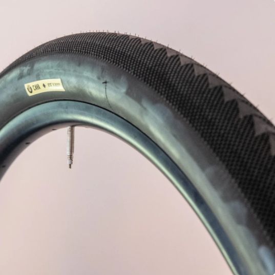 Ultradynamico Cava Robusto - 650b x 2.2 - black