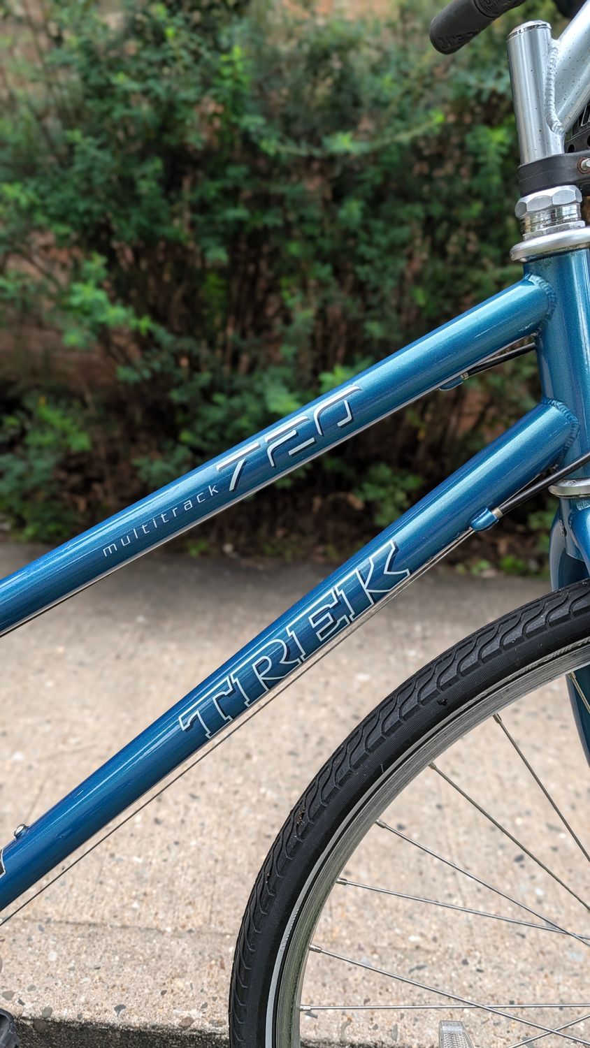 Used Trek 720 - Medium - Blue