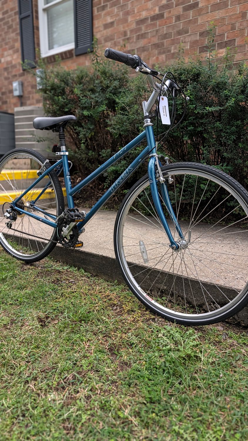 Used Trek 720 - Medium - Blue