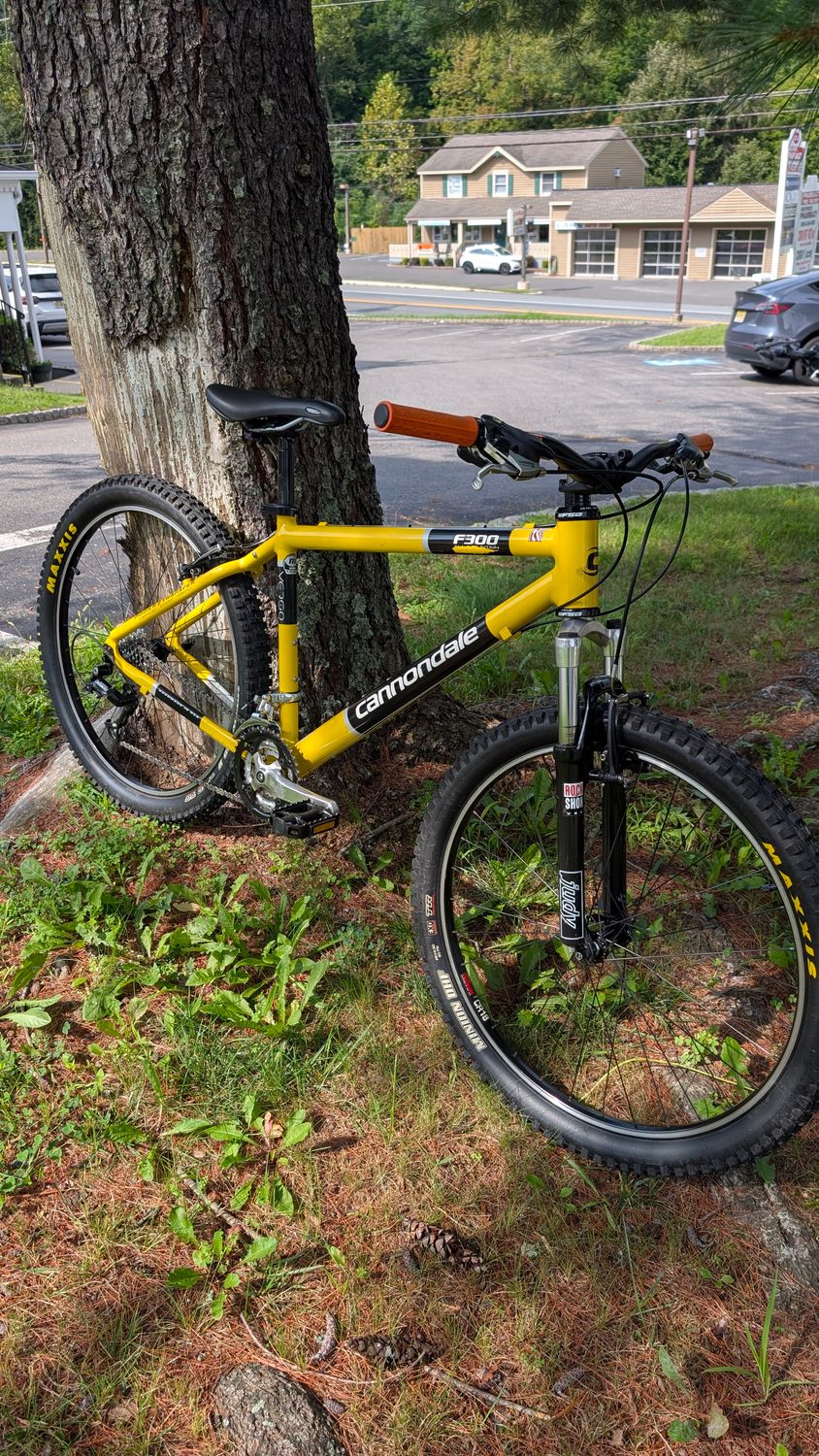 Used Cannondale F300 - Medium - Yellow
