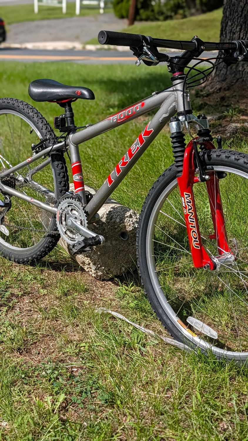 Used Trek 6000 - Silver/Red - XS