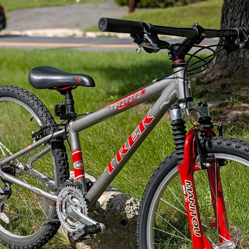 Used Trek 6000 - Silver/Red - XS