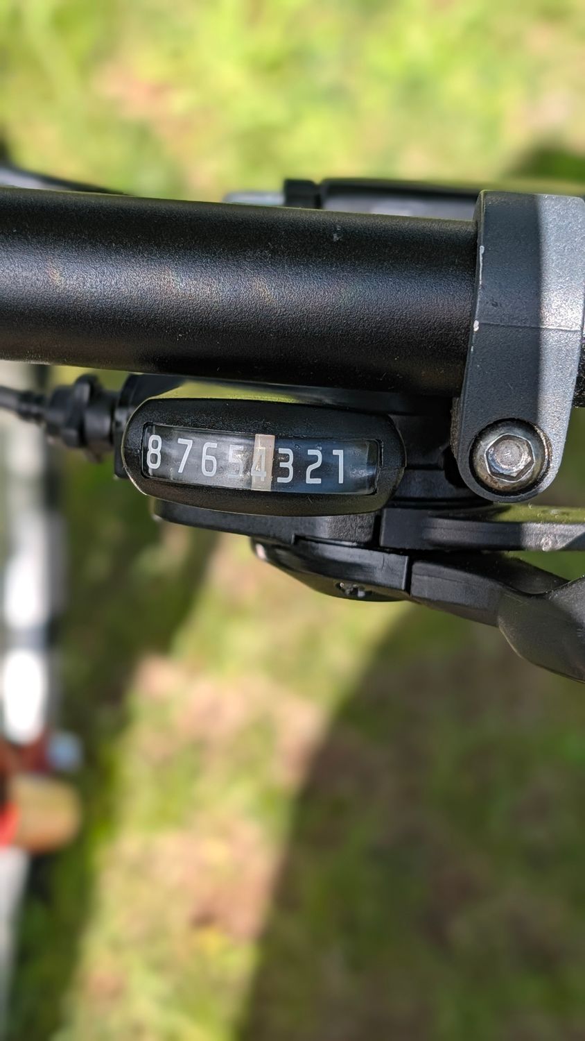Used Trek 6000 - Silver/Red - XS