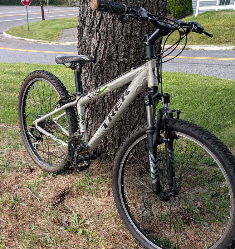 Used Trek 3700 - Silver - XS