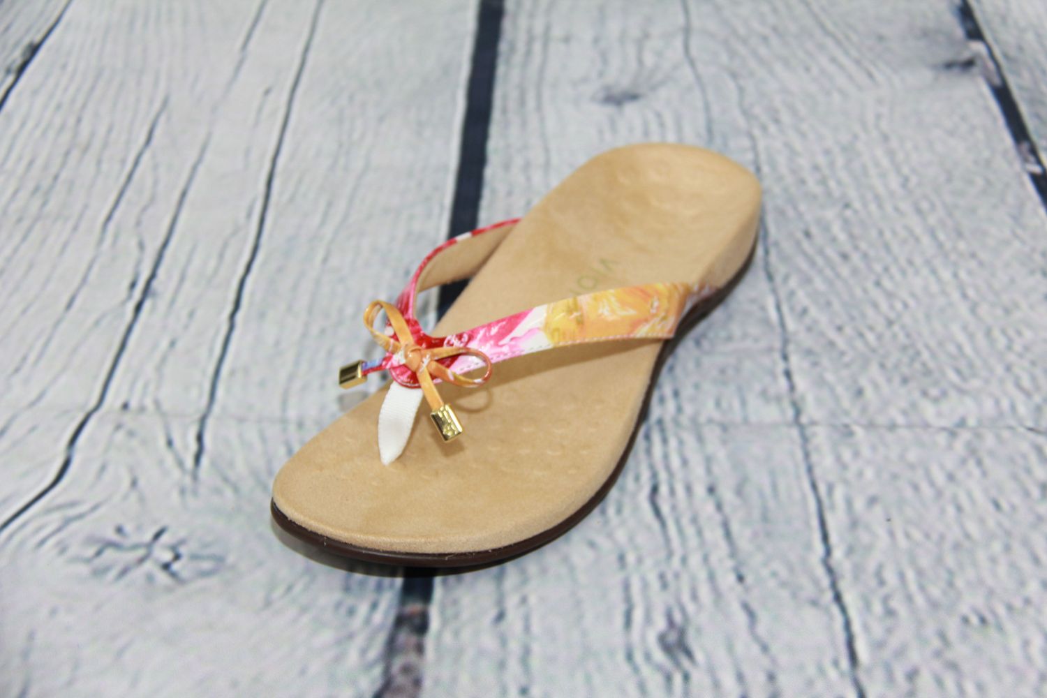 Vionic White Floral