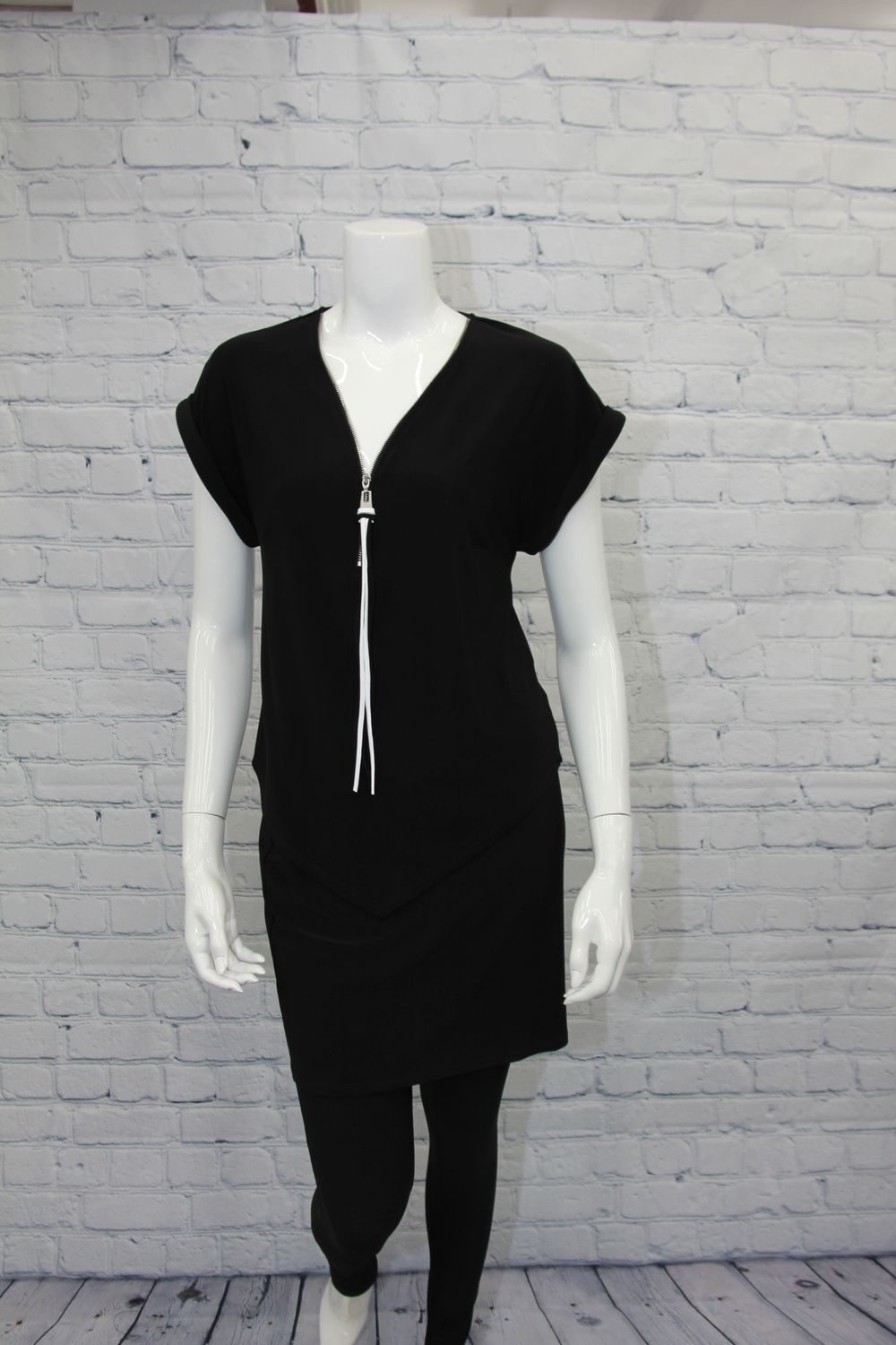Frank Lyman Top, Size: 6