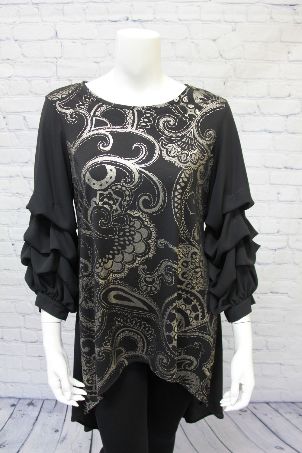 Frank Lyman Long Top, Size: 6