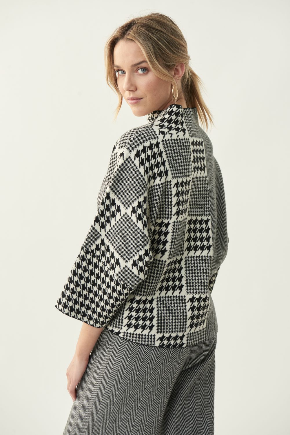 Black/Vanilla Houndstooth Sweater Style 213912