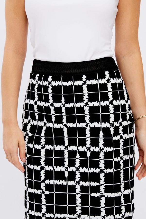 Two-tone Checkered Skirt Style 246111 CA$ 160, Color: Black/Off White, Size: 6