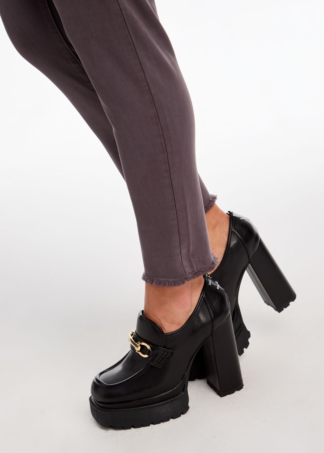 Olivia Slim Ankle 2682511, Color: Golden, Size: 4