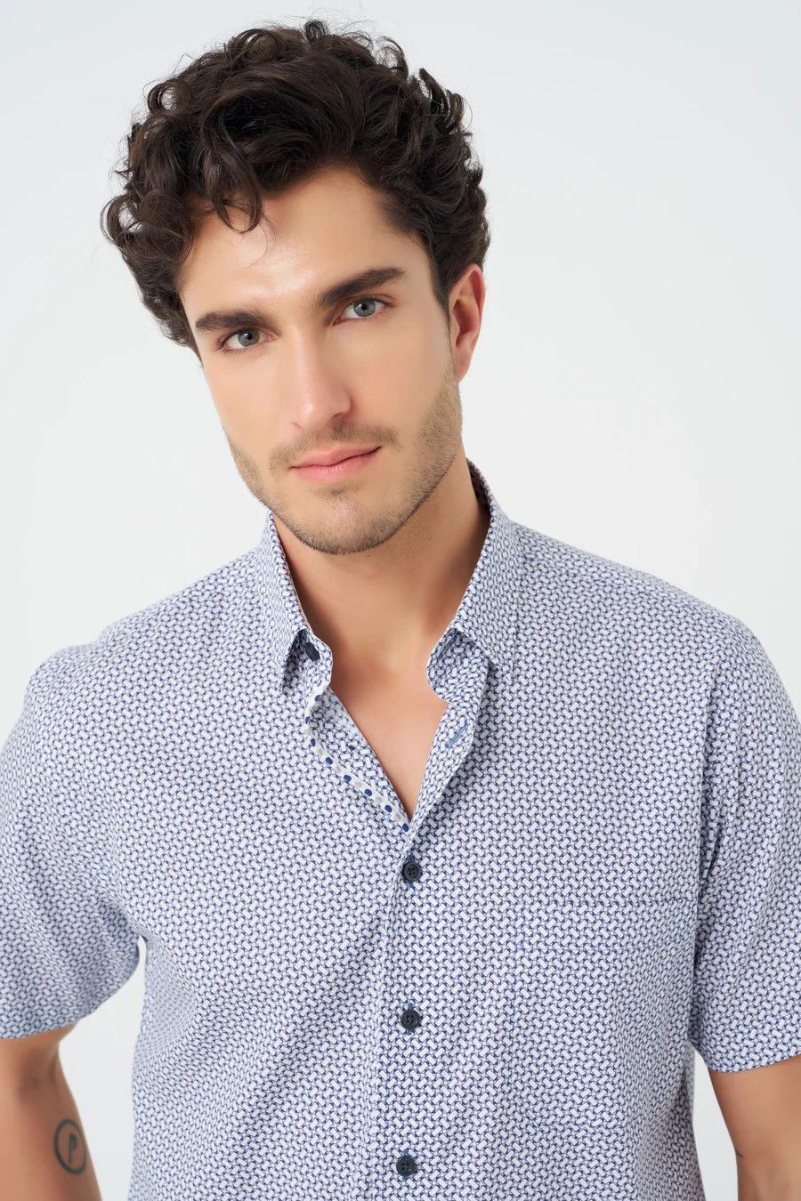 Short Sleeve Non Iron Sports Shirt 624351, Color: Blue Geo Print, Size: M