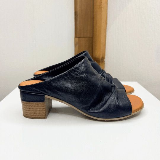 Gia-06 Leather Sandal, Color: Black, Size: 36