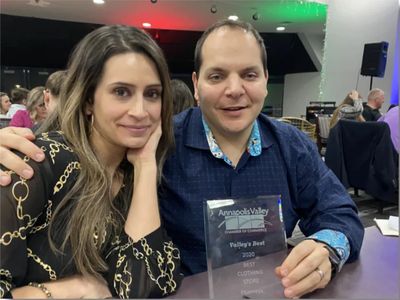 Andrew and Mariam Zebian with award