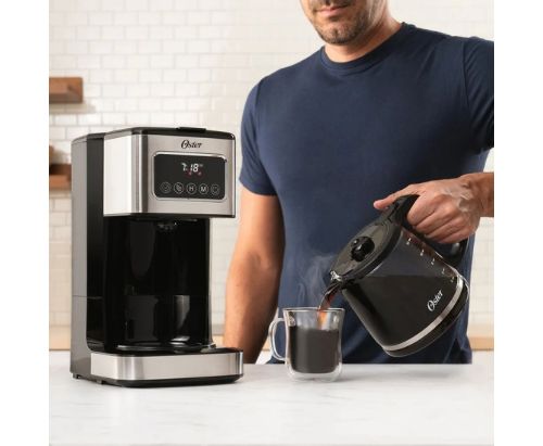 Cafetera Oster® programable de 8 tazas con pantalla táctil