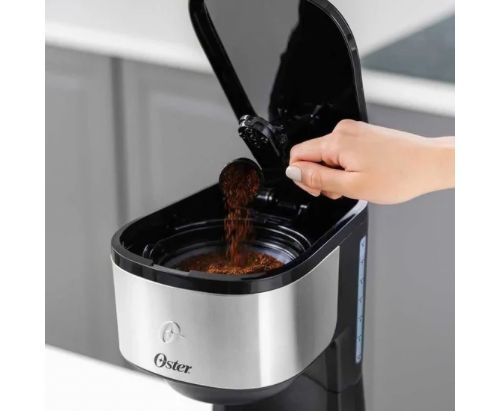 Licuadora Oster® programas aut. / Tecnología reversible y pantalla táctil / vaso BLend-N-Go BLSTPYG1312XBG