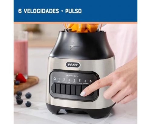 Licuadora Oster® - vaso de vidrio y 6 velocidades + pulso BLSTPEG-NPB