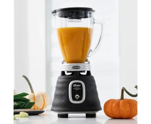 Licuadora clásica Oster® negra con interruptor de palanca BLSTBPST013