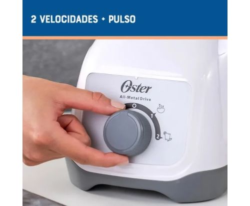 Licuadora Oster® con vaso de plástico y control de perilla BLSTKAPWRD