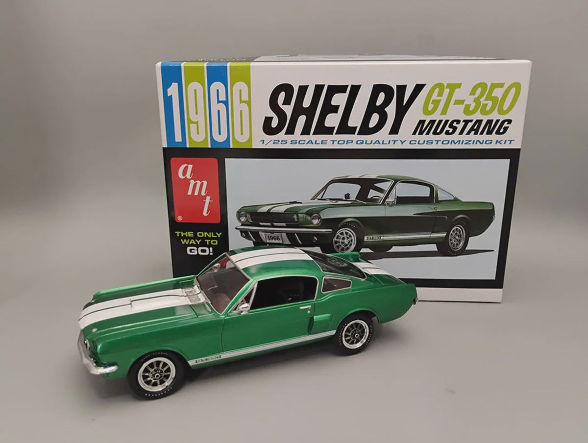 AMT 1966 Shelby Mustang 350GT Skill 2 (AMT1491)