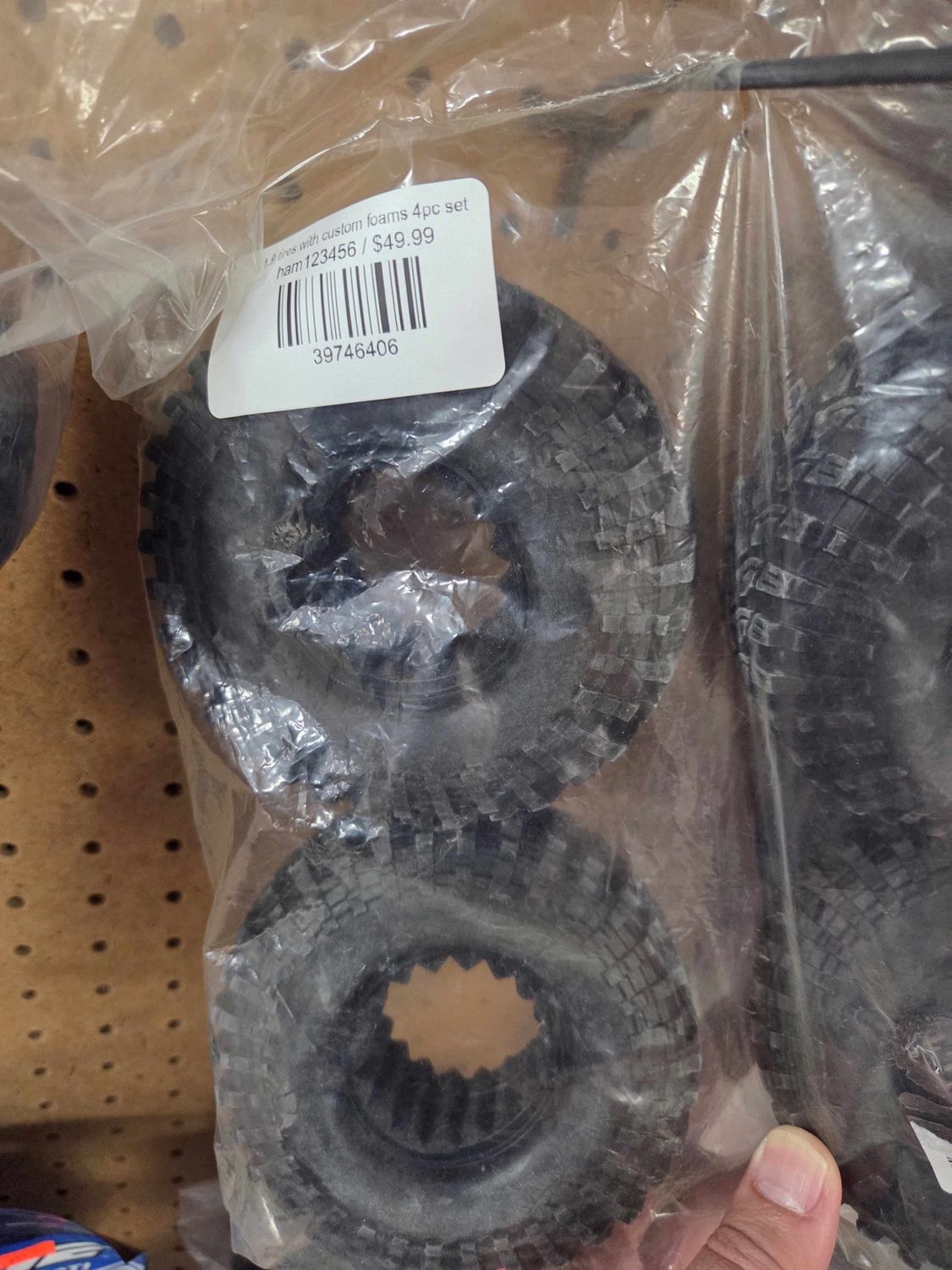 Hamilton Hobbies 1.9 tires with custom foams 4pc set (HAM123456)