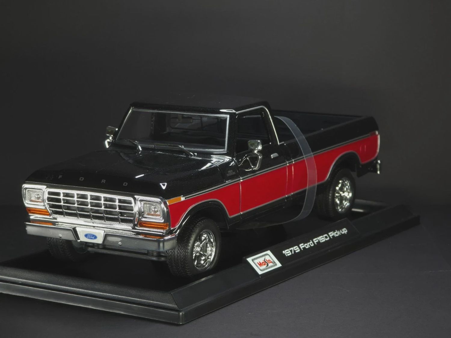 Maisto 1979 Ford F150 Pick-Up Truck 1:18 Exclusive Style Special Edition Black (MAI31462)