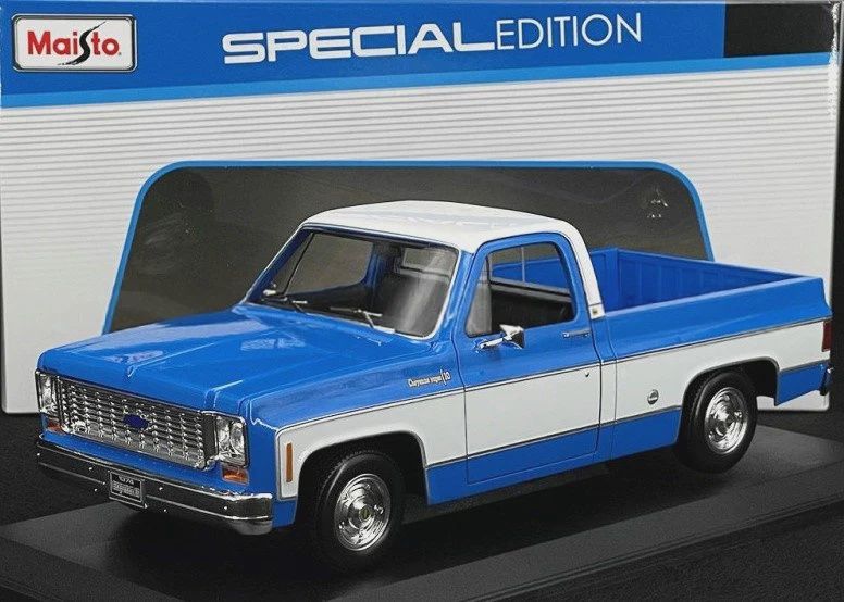 Maisto 1974 Chevrolet C-10 Pickup Truck Cheyenne Super Blue and White 1:18 (MAI31467)