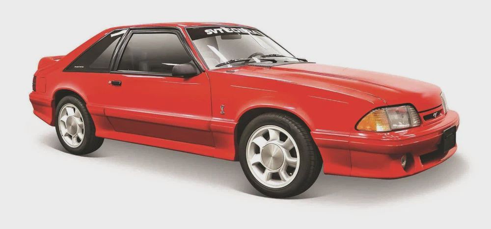 Maisto 1/24 1993 Ford Mustang SVT Cobra (Red) (MAI32906RED)