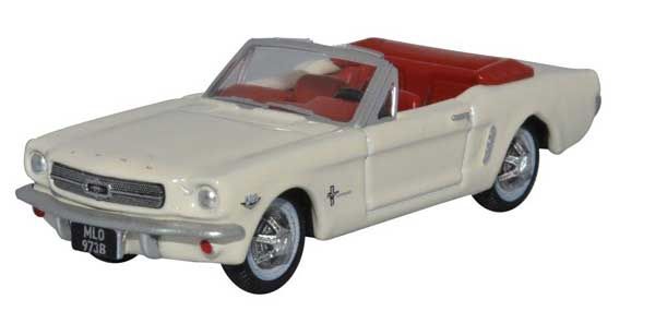 Oxford DieCast 1965 Ford Mustang Convertible - Assembled -- Wimbledon White (553-87MU65005)