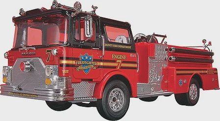 Revell 1/32 Mack Fire Pumper (RMX851225)