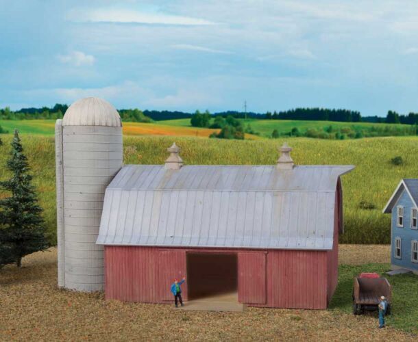 Walthers Meadowhead Barn and Silo -- Kit (933-3892)