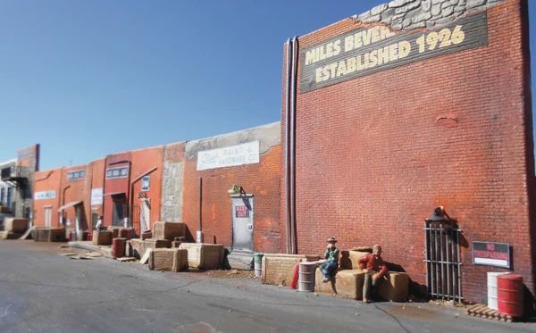 Walthers Downtown Alleyway Flat Background Structure (244-1066)
