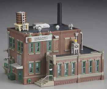 Woodland Scenics Clyde &amp; Dale's Barrel Factory N (WOOBR4924)