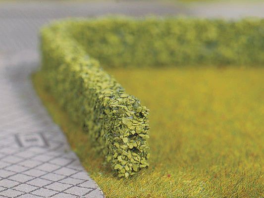Walthers Short Hedges -- Light Green 19-5/8 x 3/8 x 1/4" 50 x .8 x .6cm (949-1300)