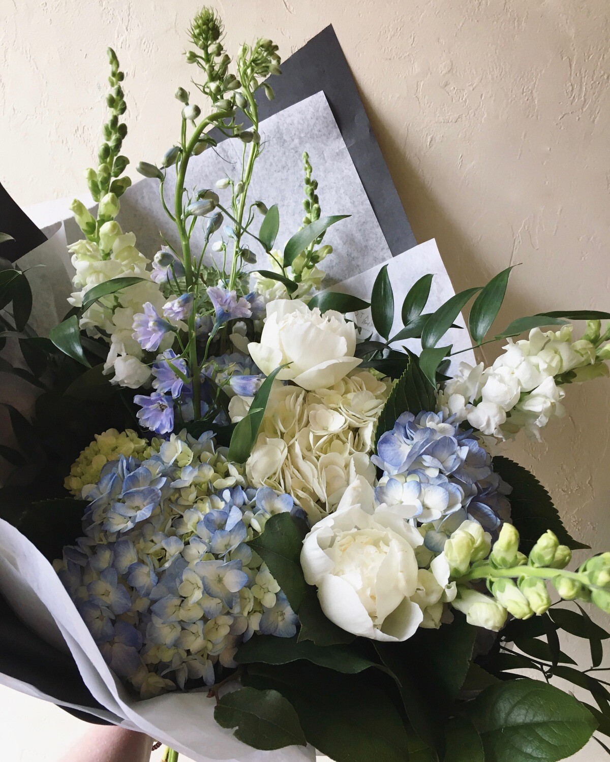 PROVENCE HANDTIED BOUQUET