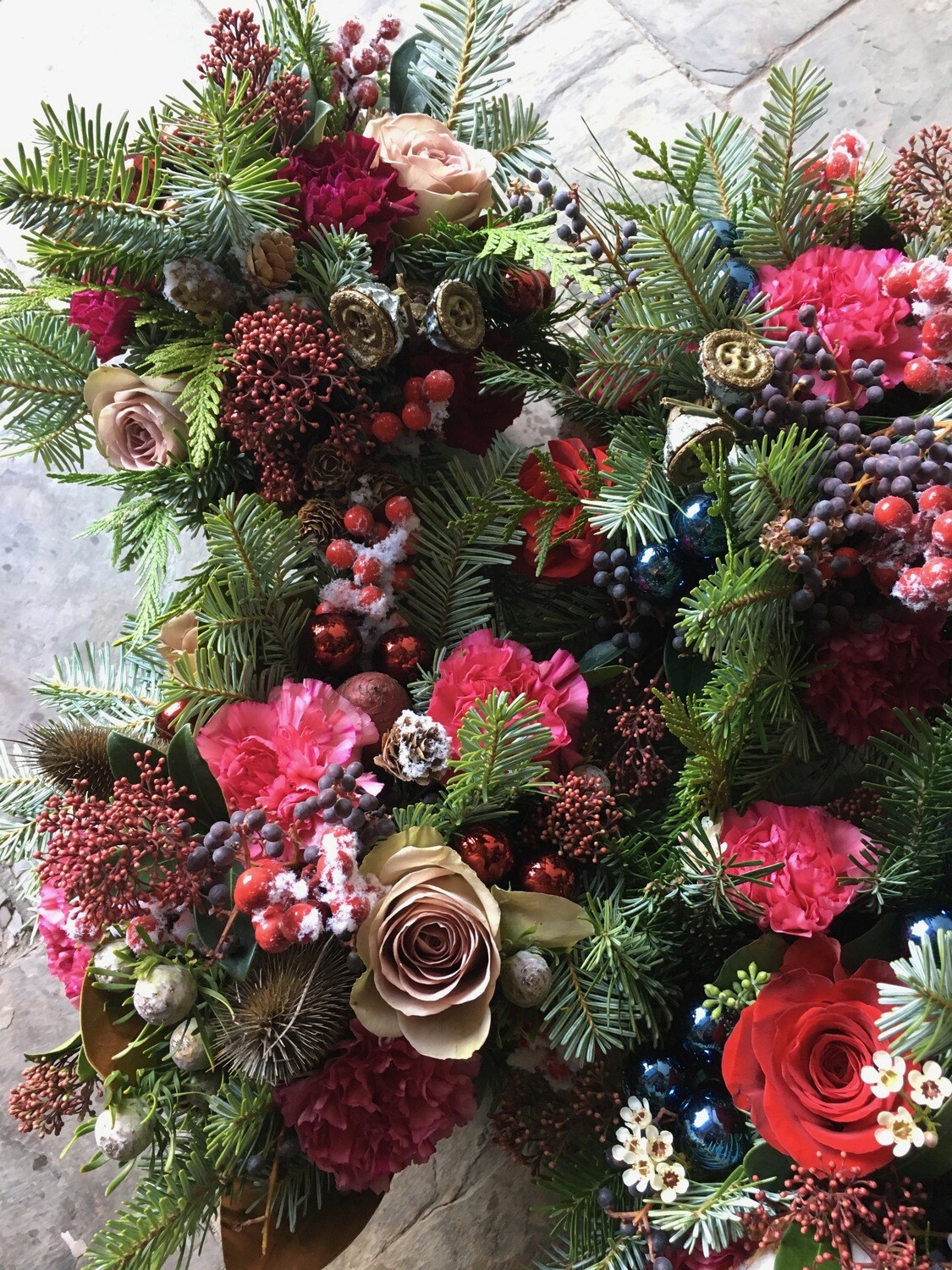 VINTAGE CHRISTMAS ARRANGEMENT