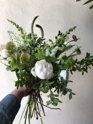ORGANIC BEAUTY HANDTIED BOUQUET