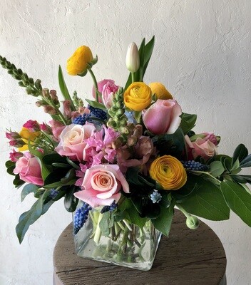 VIBRANT PASTEL SPRINGTIME VASE