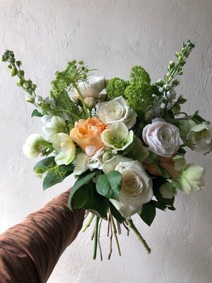 LYRA HANDTIED BOUQUET