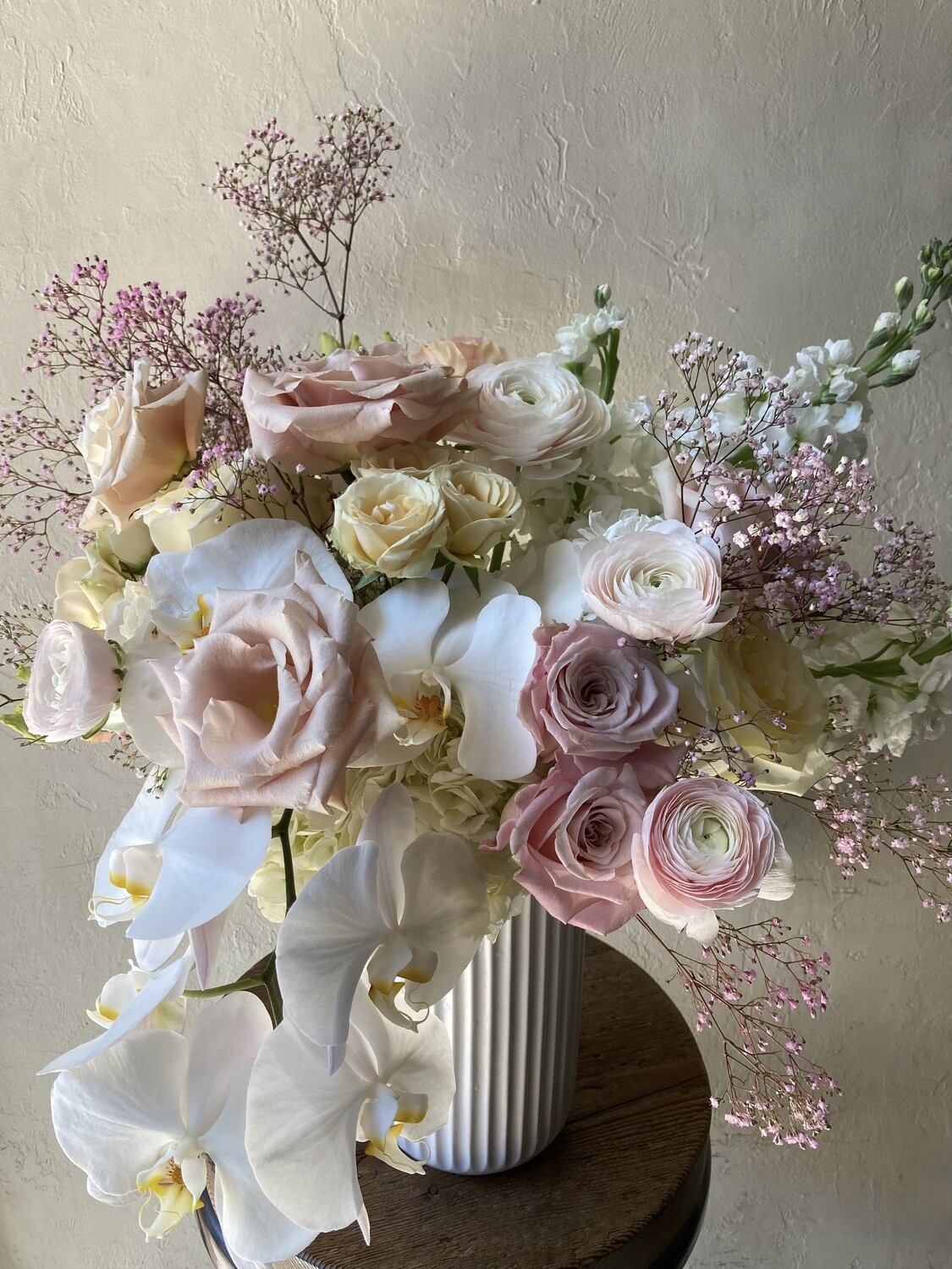 ADORATION VASE