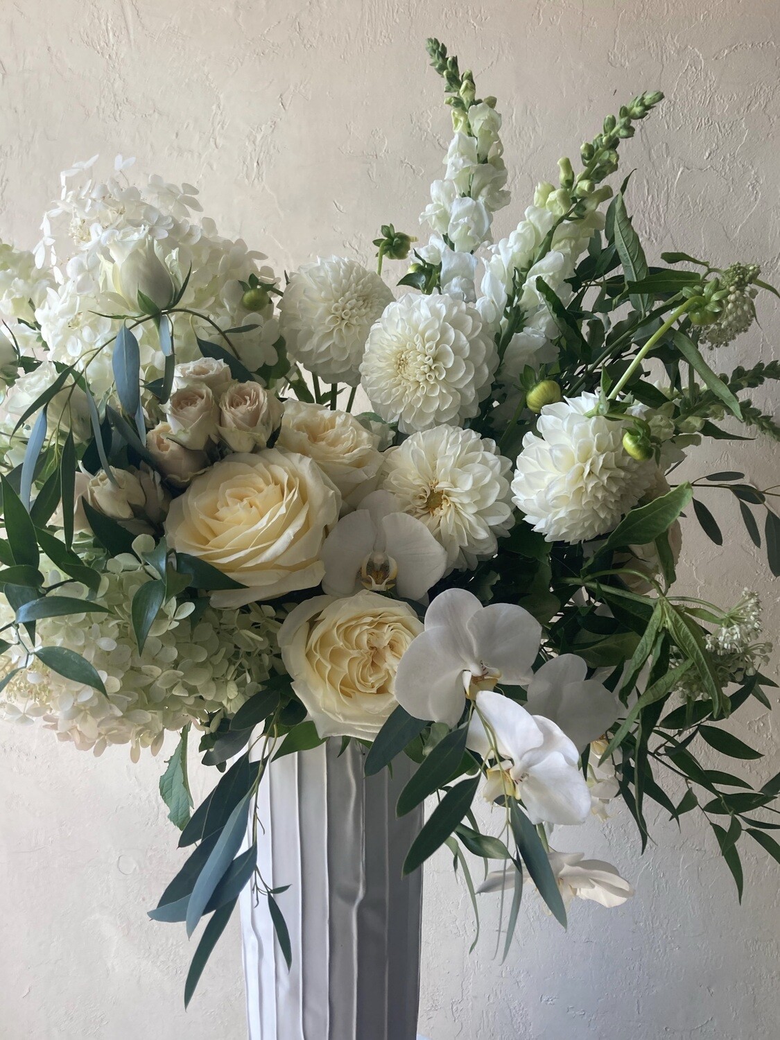 TRANQUILITY ARRANGEMENT IN CERAMIC VASE