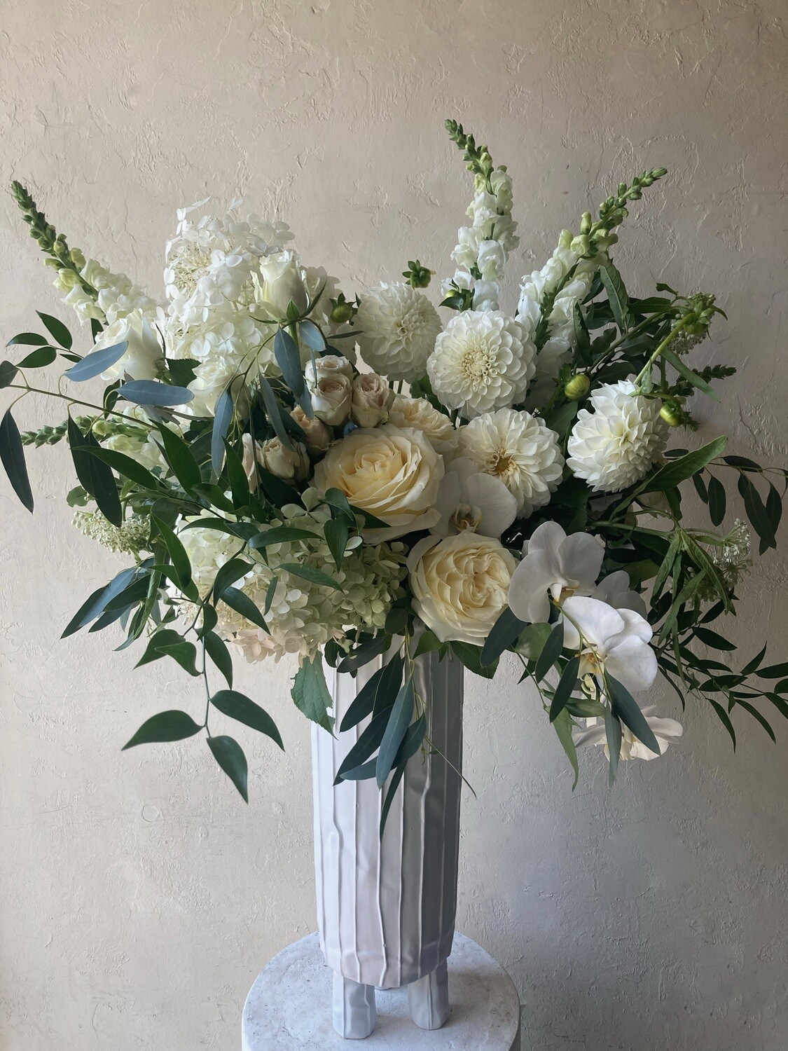 TRANQUILITY ARRANGEMENT IN CERAMIC VASE