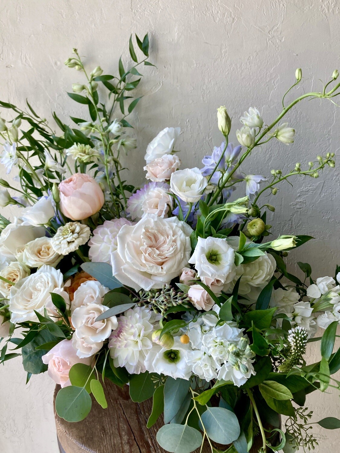 MAJESTIC GARDEN IN CERAMIC VASE