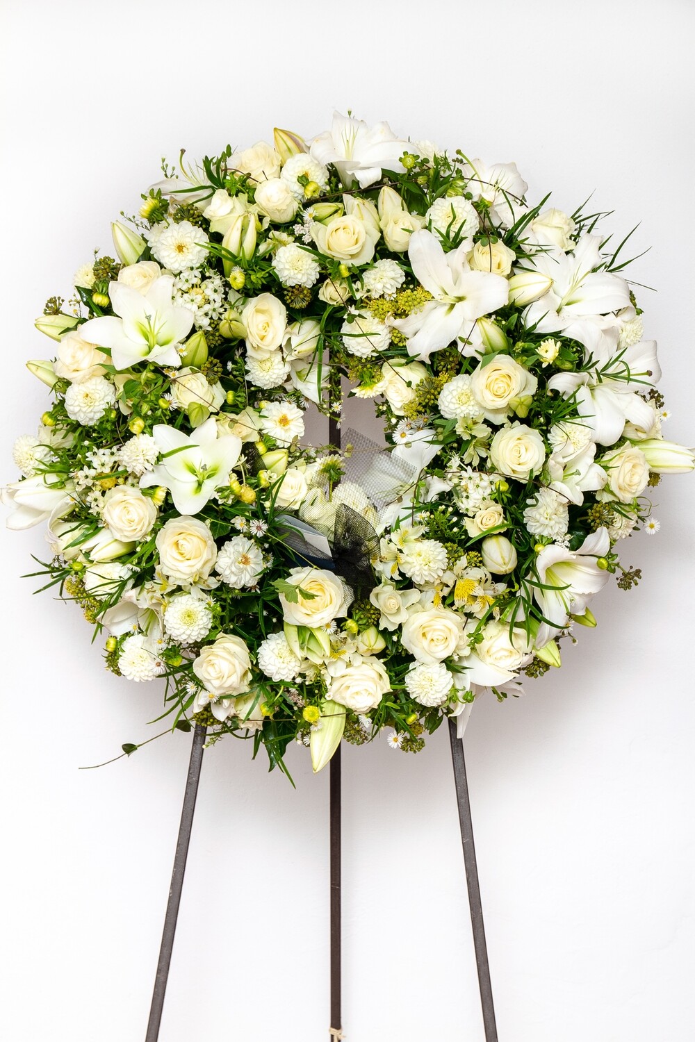 SYMPATHY WREATH - CUSTOM COLOUR, Colour Palette: Fresh White and Green