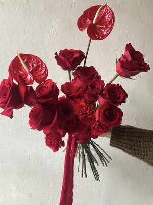L.A. GOTH BOUQUET WITH TULLE