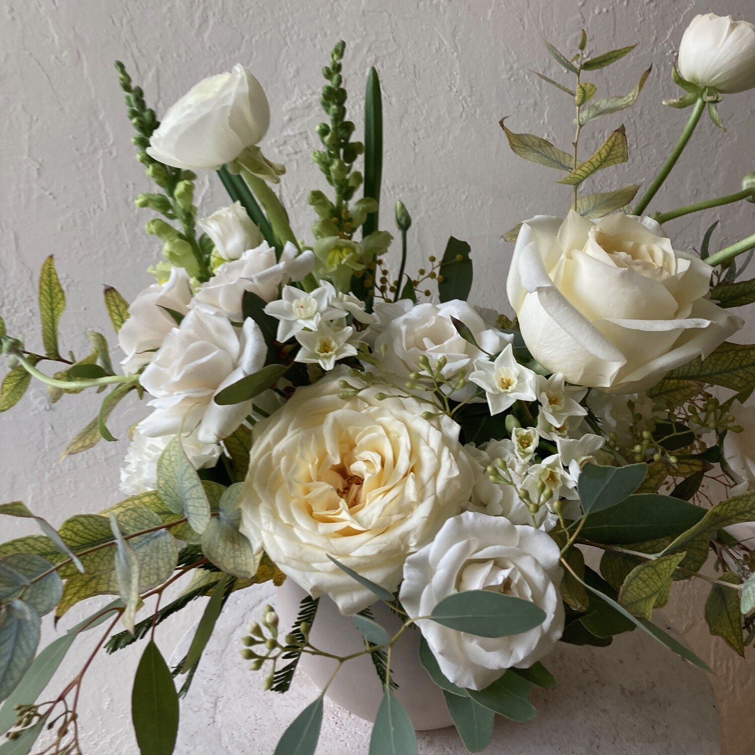 SEASONAL CENTREPIECE (CERAMIC VASE)