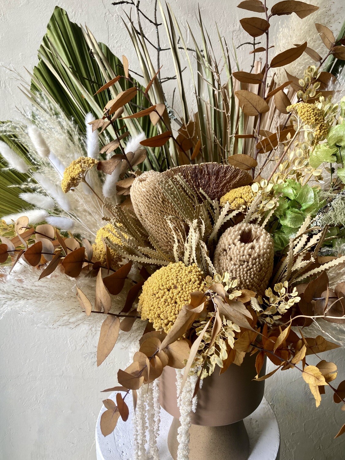 EVERLASTING DRIED ARRANGEMENT IN FOOTED VASE