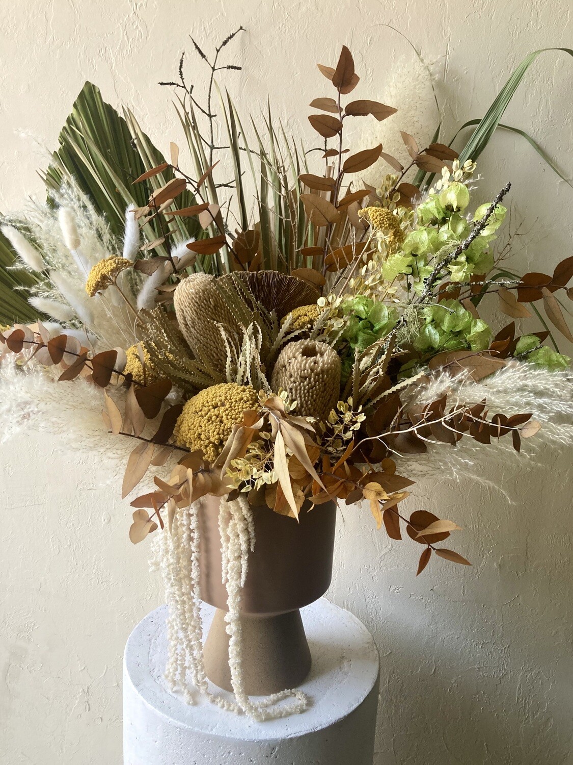 EVERLASTING DRIED ARRANGEMENT IN FOOTED VASE