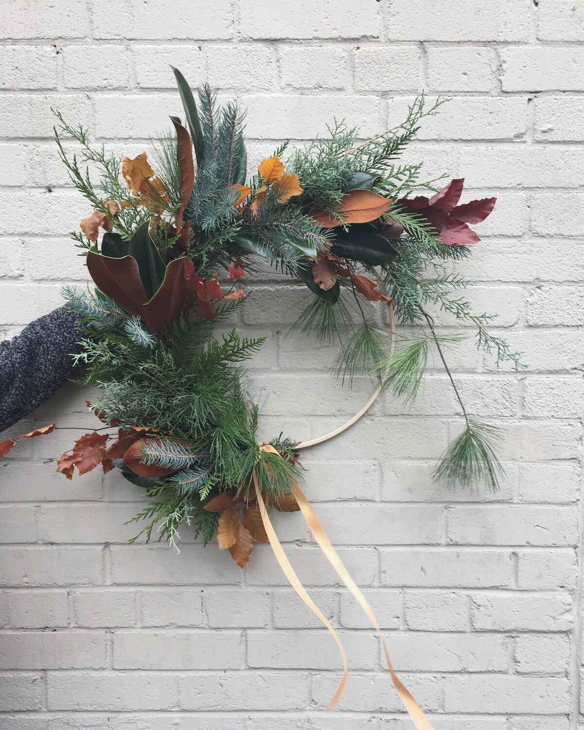 CRESCENT NORDIC WREATH ON WOOD RING